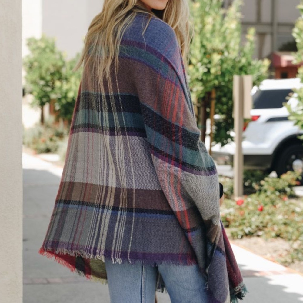 ❄️WINTER SALE❄️ Fuchsia plaid pocket ruana - Picture 4 of 5